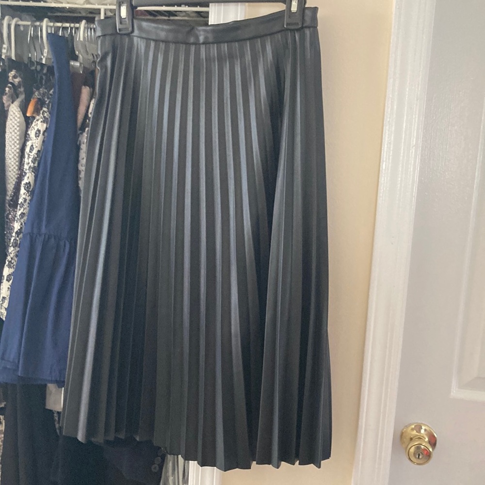 Bagatelle. NYC Pleated black Faux Leather Midi align Skirt Size medium